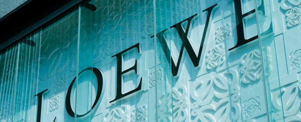 El Increíble Castillo Vagabundo sobrevuela París con Loewe