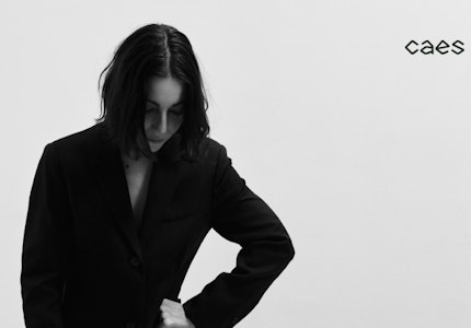 Lucrecia Dalt colabora con Camille Mandoki en "caes"