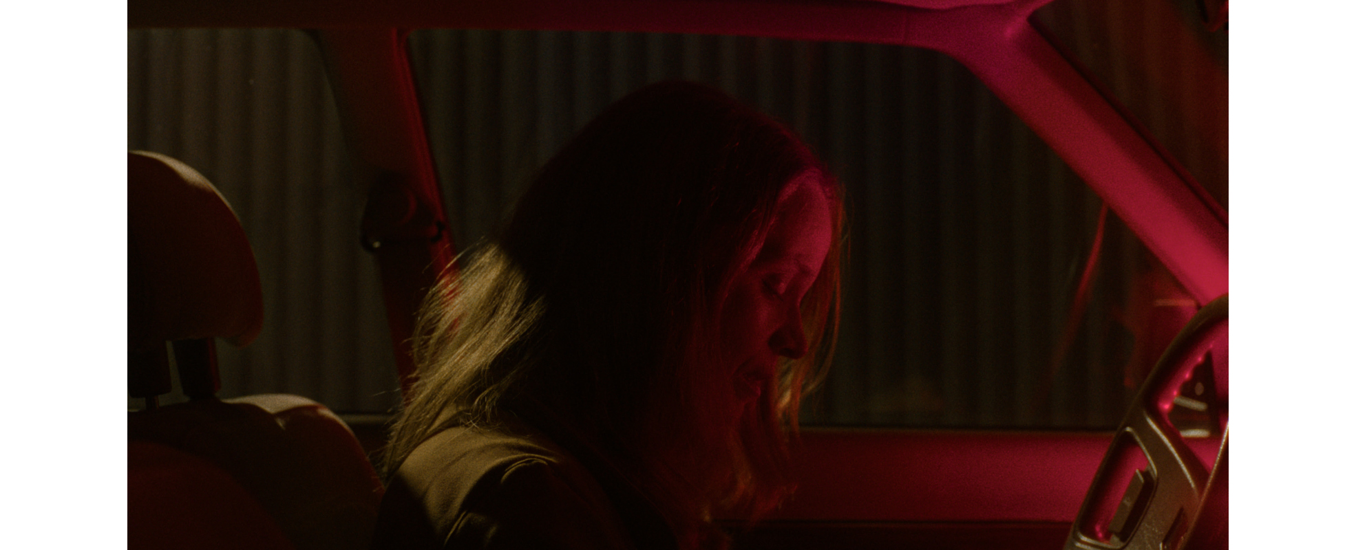 "Acerca de un Héroe", de Piotr Winiewicz, llega a cines el 21 de noviembre con un guión coescrito por la IA “Kaspar”