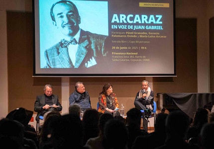 En sesión de escucha, la Fonoteca Nacional celebra a Luis Arcaraz en la voz de Juan Gabriel