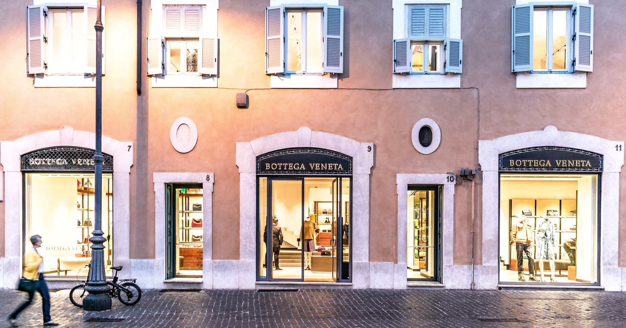 La lujosa “bolsa de papel” de Bottega Veneta