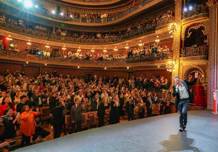 Emmanuel celebra 50 años de su “terco corazón” como artista en el Festival Internacional de Cine Guanajuato
