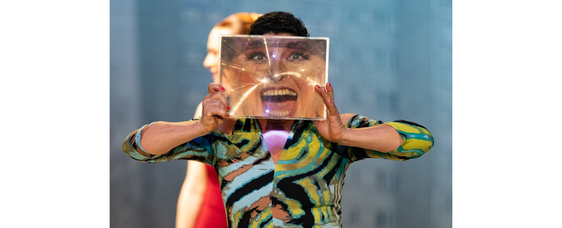 “Entre nosotros todo va bien”, de Dorota Masłowska, una reflexión sobre la guerra, la memoria y la vida contemporánea