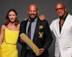 Dwayne "La Roca" Johnson entrega homenaje a Mark Kerr en su histórica inducción al Salón de la Fama