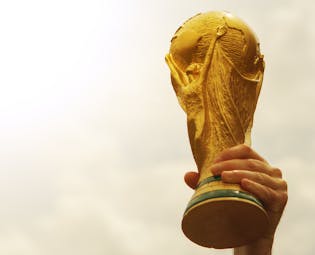 El "bisht" sobre Messi para celebrar el Mundial