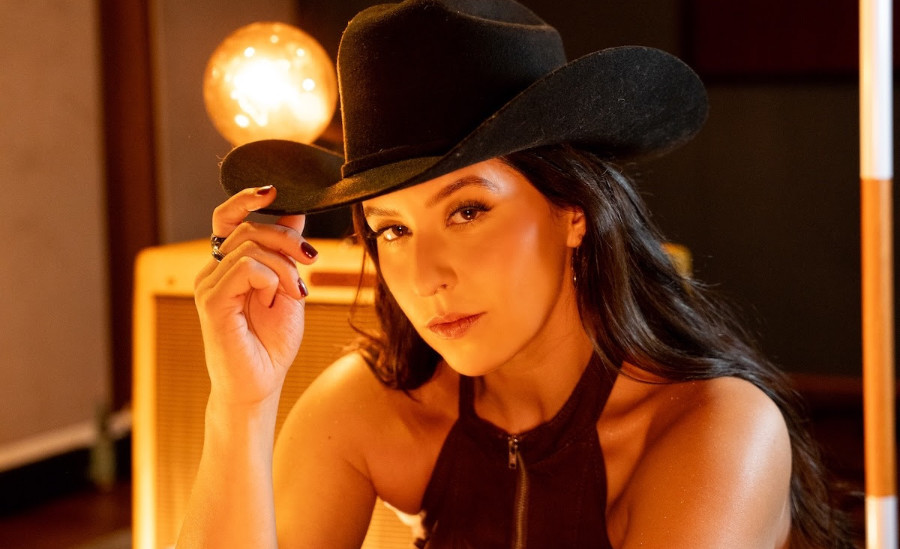 Sofi Saar lleva “Brillas” de León Larregui al popteño
