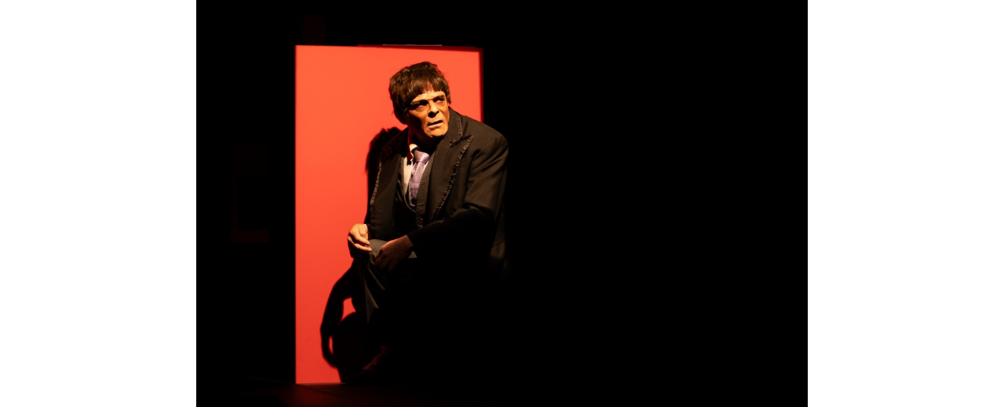 En “El Gorila”, Alejandro y Brontis Jodorowsky retoman un relato kafkiano y lo presentan en el Teatro Orientación del CCB