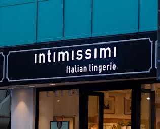 Jennifer López es embajadora de Intimissimi