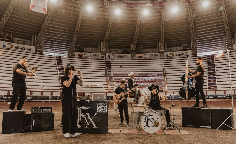 Féliixx presenta ‘Clonas con Tequila’, un disco que mezcla regional mexicano, electrónica y oscuridad