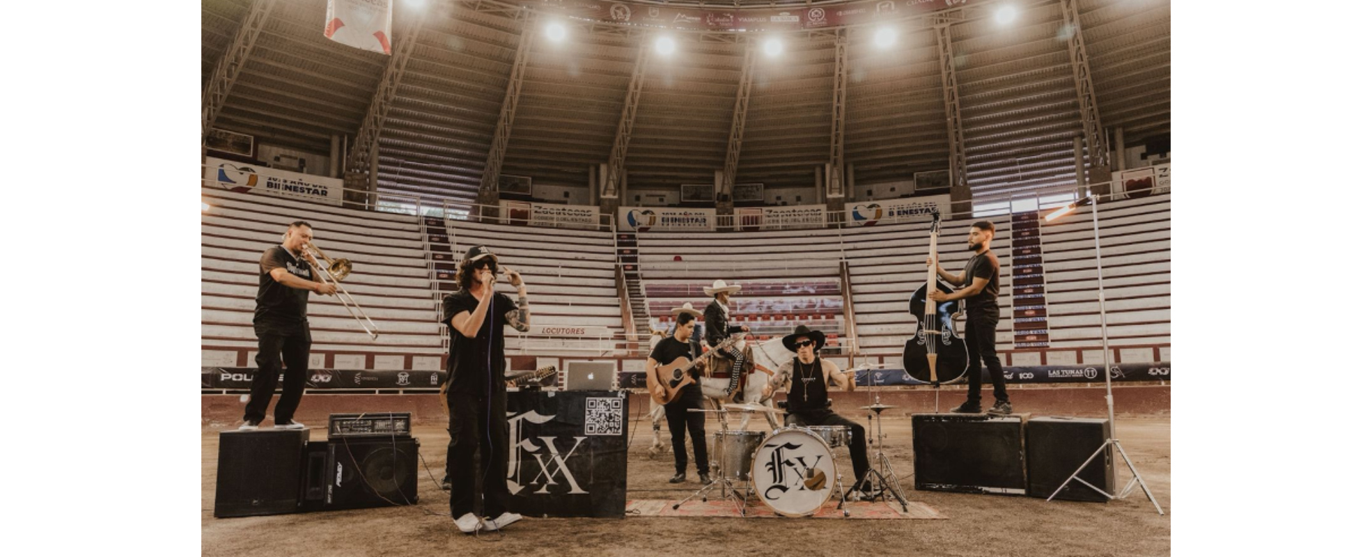 Féliixx presenta ‘Clonas con Tequila’, un disco que mezcla regional mexicano, electrónica y oscuridad