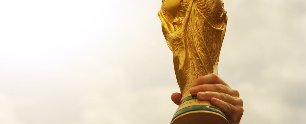 El "bisht" sobre Messi para celebrar el Mundial