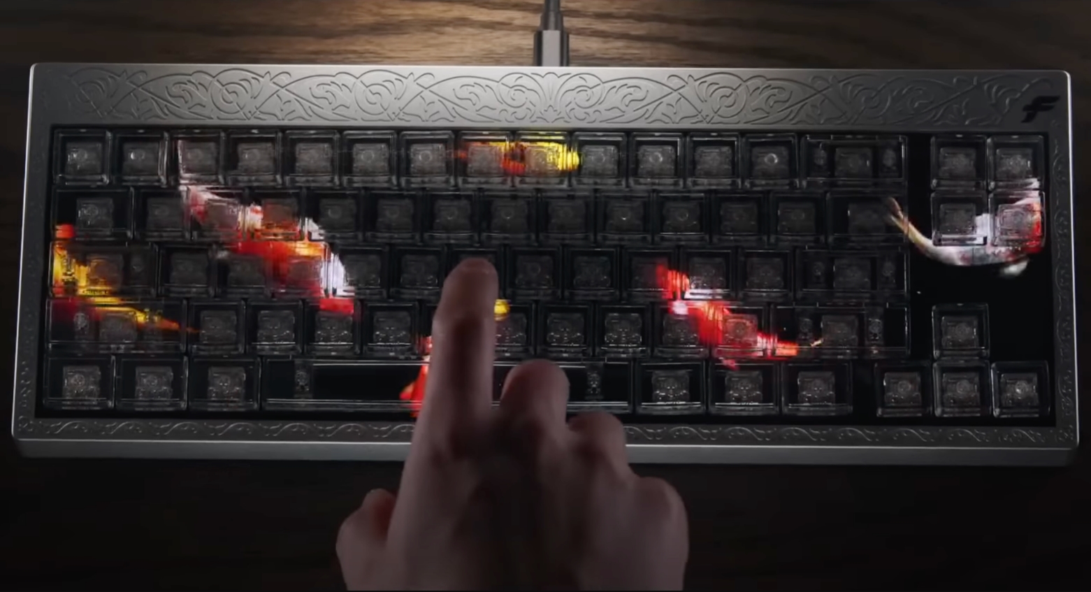 Finalmouse presenta un teclado con pantalla interactiva